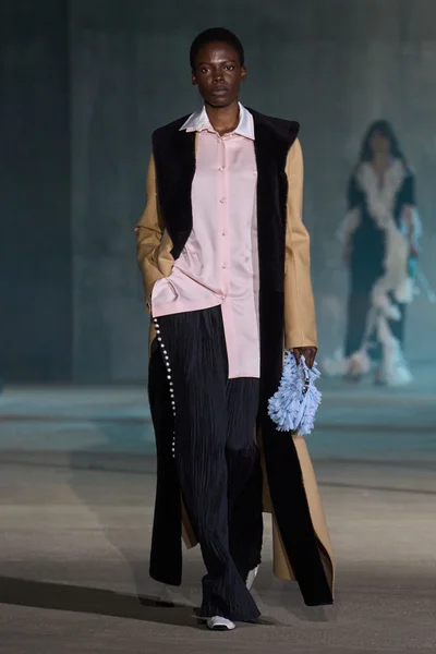 Look 48
